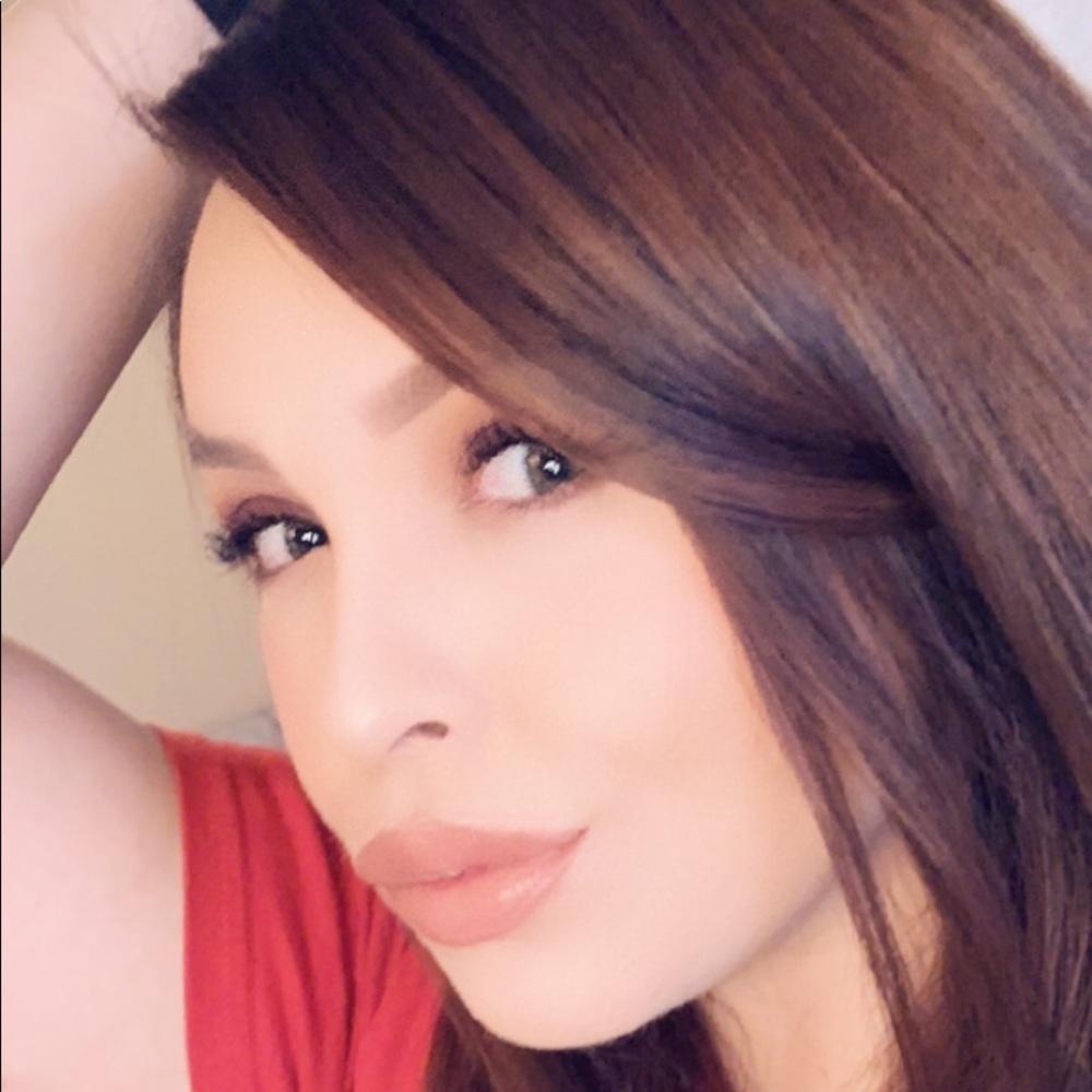 Meet your Posher, Cassandra